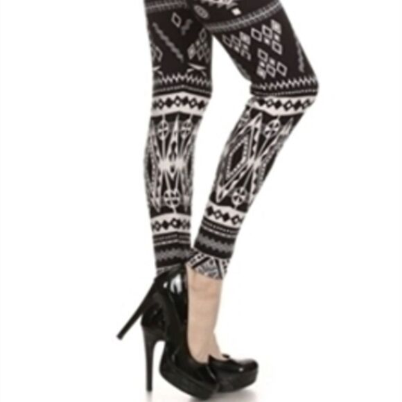(5/$25‎ SALE ✅)ALWAYS Black/White OS Mexi-Aztec Tribal Pattern Stretchy Leggings - Picture 10 of 12